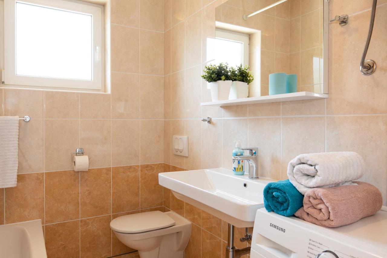 Apartman Jelena Vrbnik Exterior foto
