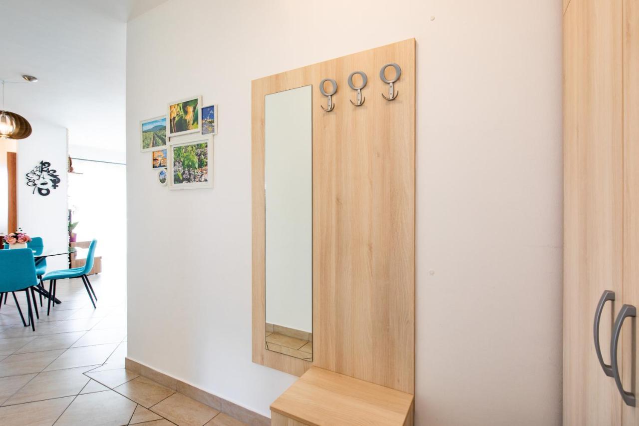 Apartman Jelena Vrbnik Exterior foto
